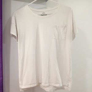 ✨White pocket old navy t shirt
